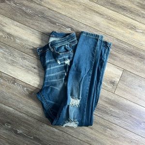 Distressed mid rise jegging
